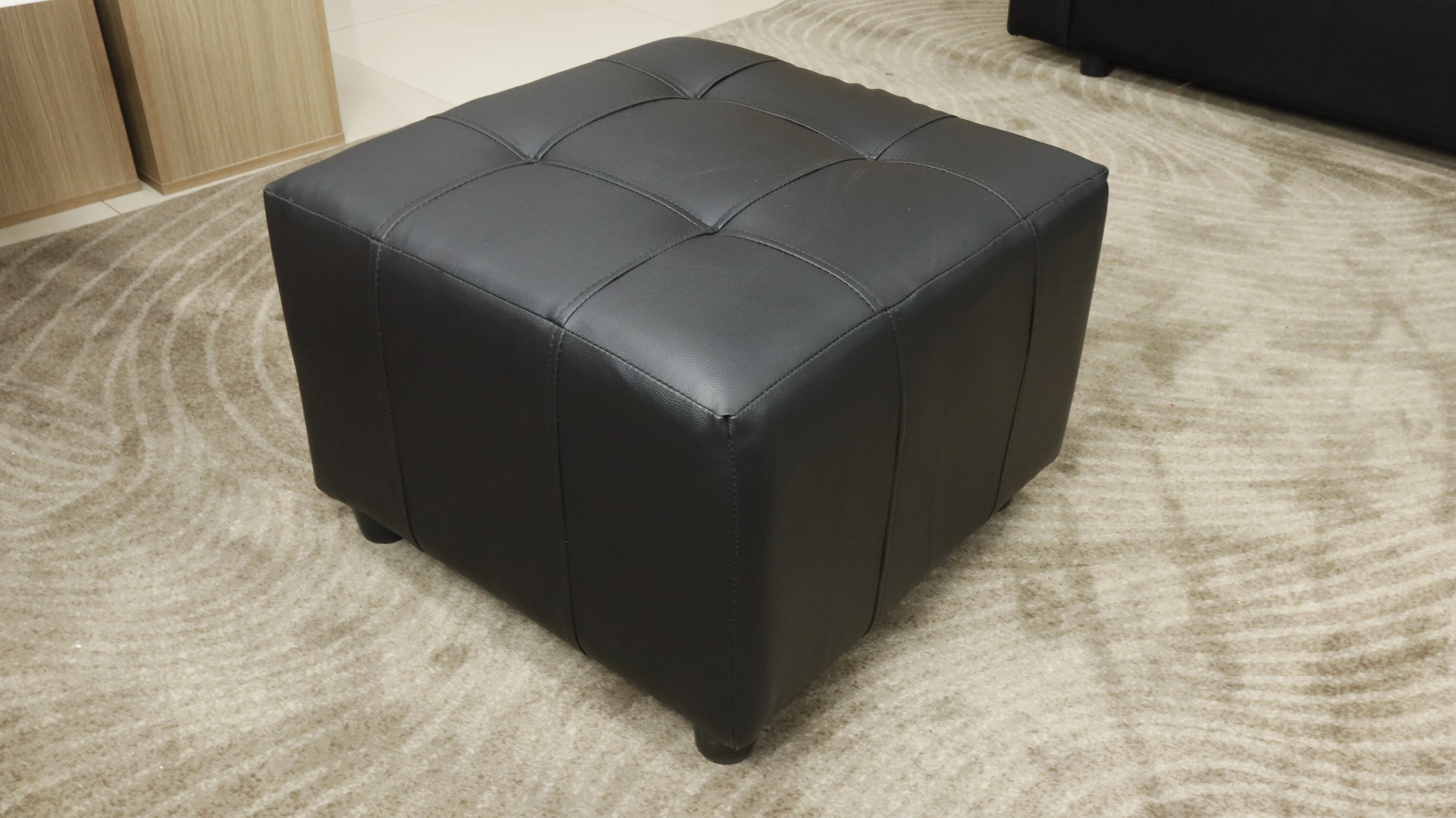 Sage Reversible Leather Sofa Set - Image 9